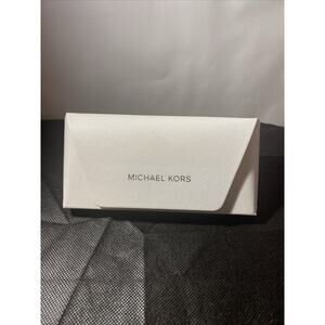 Michael Kors’s new white authentic glass case with cleaning towel